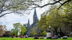 GWU students enjoying their campus in Spring